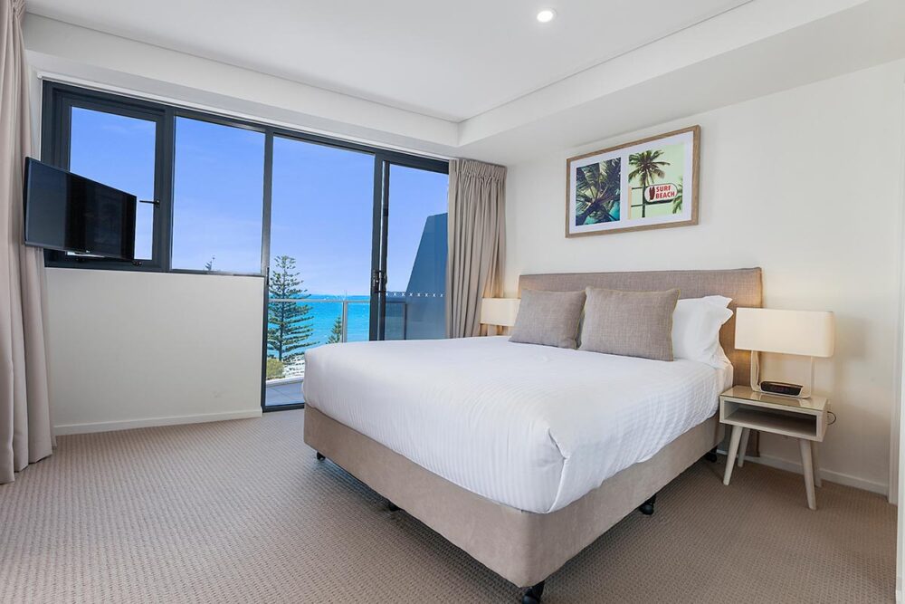 1200-2bed-ff-ocean-view-mooloolaba-accommodation2